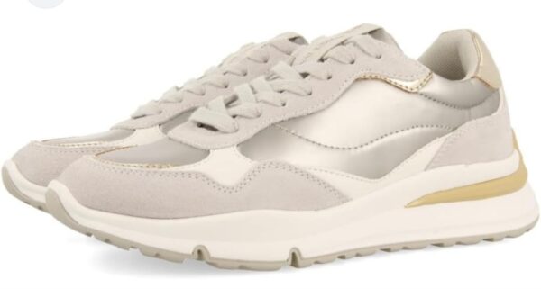 Calzado de mujer, zapatillas de mujer, calzado casual de mujer.