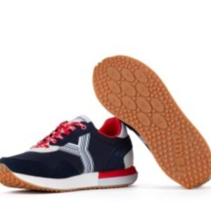 Zapatillas casual en tonos azul y blanco.