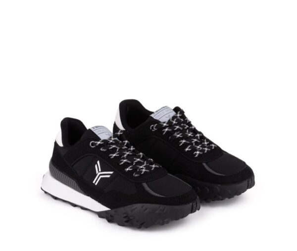 Zapatilla casual negra, calzado casual.