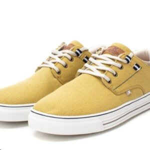 Zapato modelo clásico mostaza.