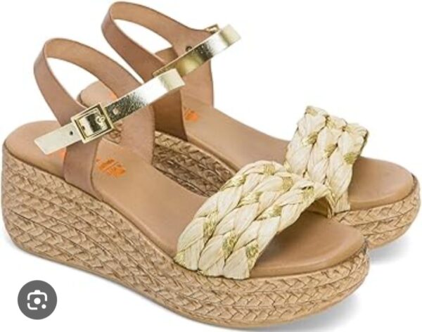 Sandalia de plataforma media beige.