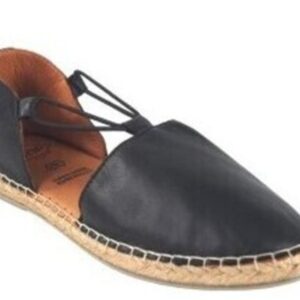 Zapato cómodo bajo negro.
