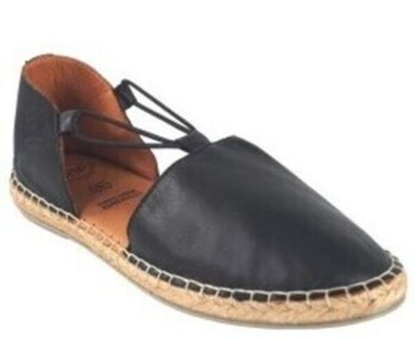Zapato cómodo bajo negro.