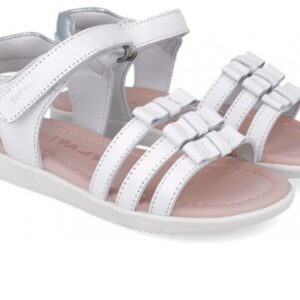 Sandalias con velcro blancas.