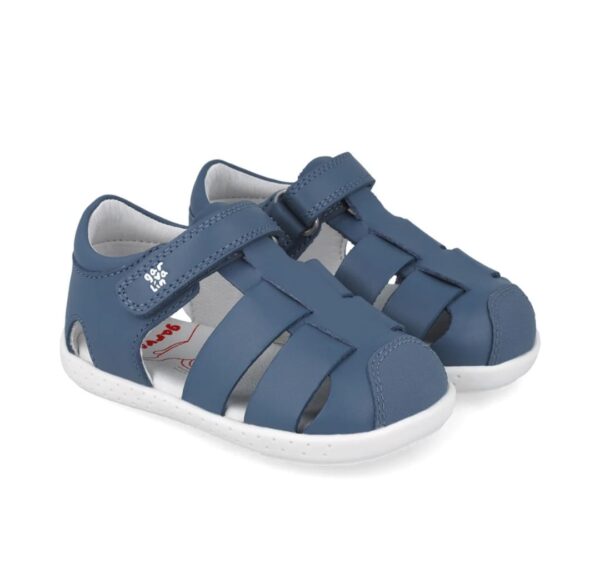 Zapato de tiras con velcro azul acero.