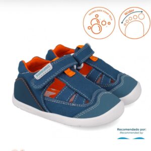 Zapato con velcro jeans vaquero y naranja.