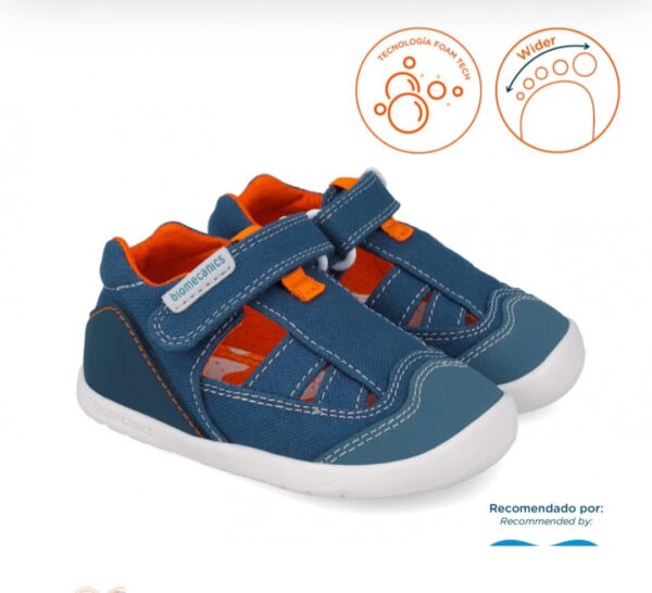 Zapato con velcro jeans vaquero y naranja.